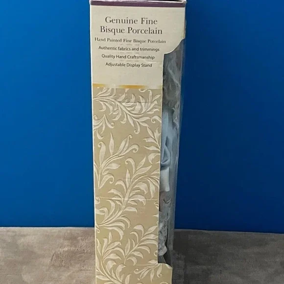 NWT SOFT EXPRESSIONS JENNY FAITH / GENUINE FINE BISQUE PORCELAIN - Picture 2 of 4